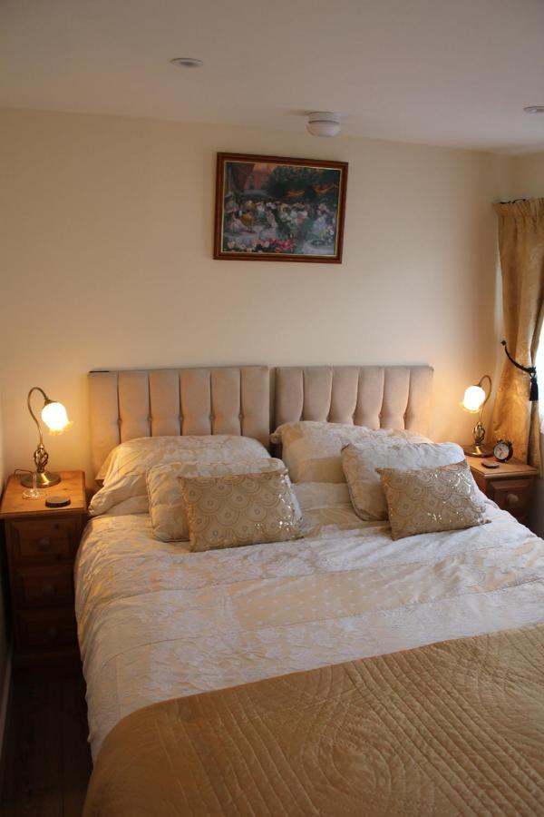 Two Hoots Chalet مونديسلي المظهر الخارجي الصورة