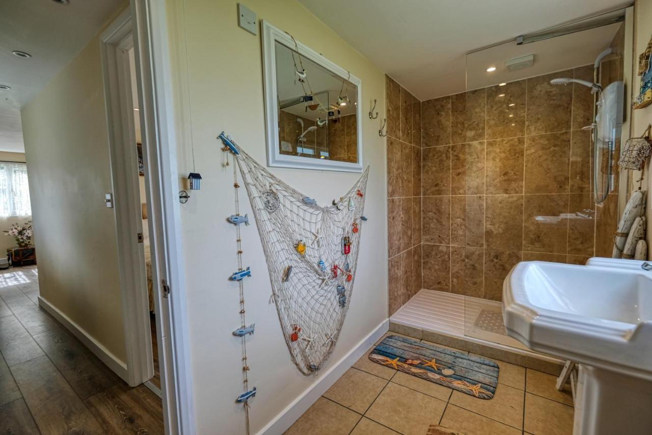 Two Hoots Chalet مونديسلي المظهر الخارجي الصورة